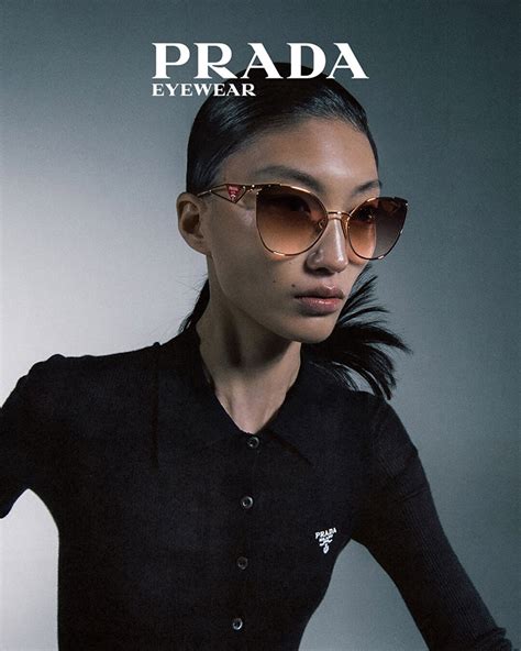 prada round sunglasses model shot